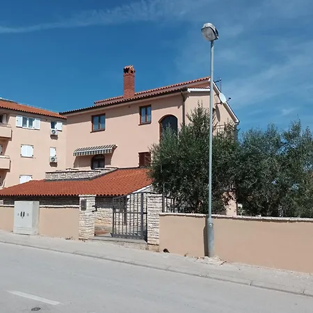 Lino Apartment