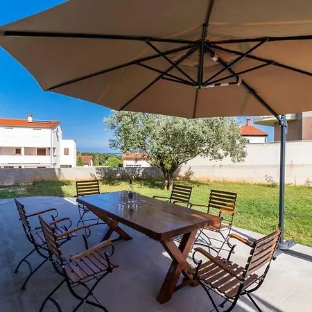 Lino Apartment Premantura